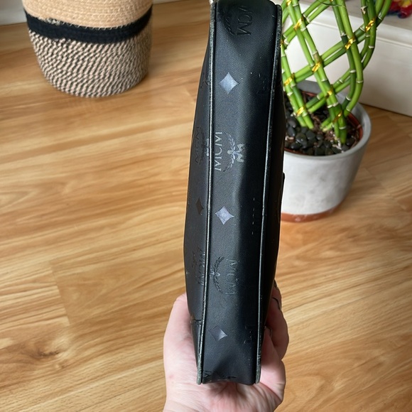 ⚡️MCM⚡️ Visetos vintage black clutch/pouch/everyday bag (wristlet no strap) - Picture 5 of 16